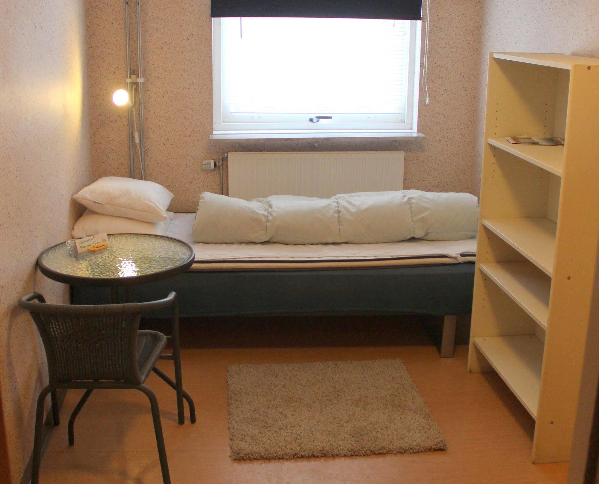 Haellefors Vandrarhem-Hostel & Kanotcenter Dış mekan fotoğraf